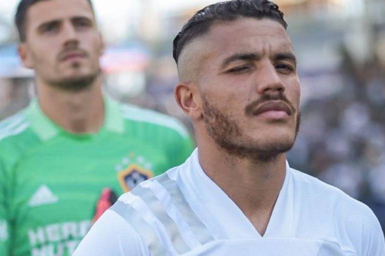 Jonathan dos Santos juega de titular con LA Galaxy ante Whitecaps