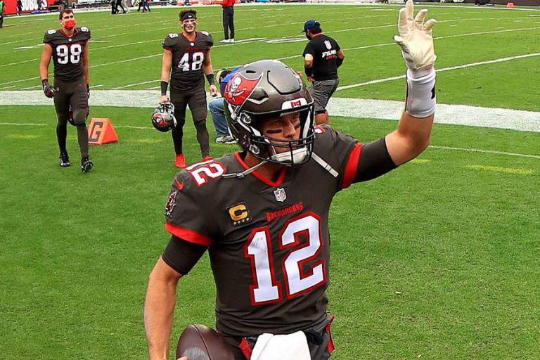 Cromo de Tom Brady cuando era novato fue vendido por cifra histórica