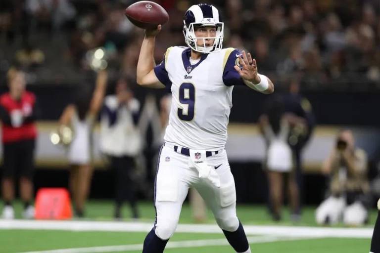 Campeones Rams fichan al mariscal de campo mexicano Luis Pérez