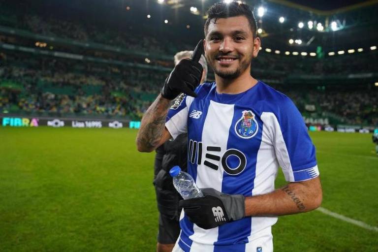 A ‘Tecatito’ Corona le agrada la idea de jugar en el Sevilla de Julen Lopetegui