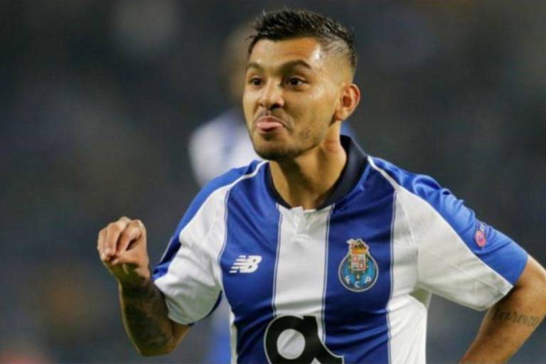 Cláusula de rescisión del ‘Tecatito’ bajaría a 20 mde entre mayo y junio del 2021