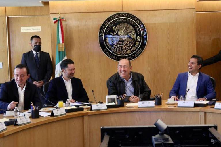 Yon de Luisa y Mikel Arriola se reúnen con diputados y reiteran el ‘principio del fin de las barras’