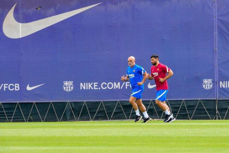 Sergio Agüero deja de lado sus vacaciones para reportar a prácticas del Barcelona