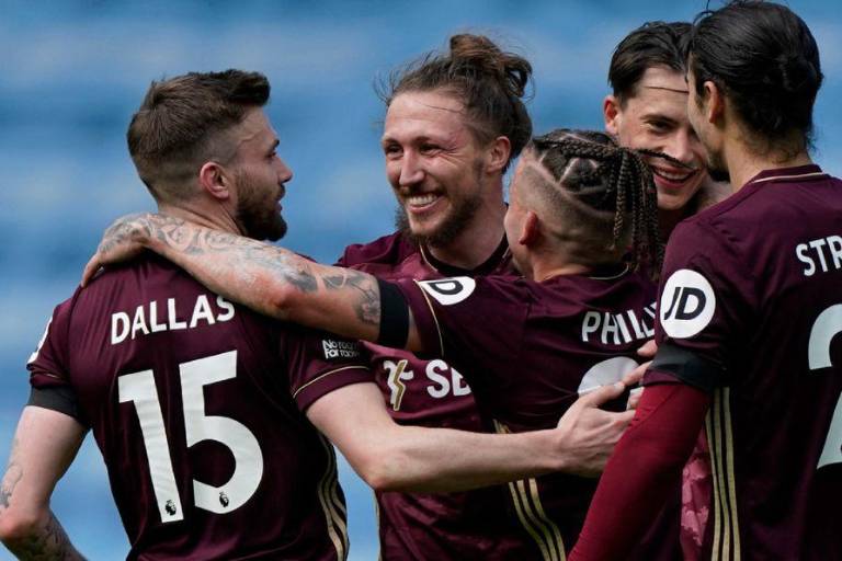 Bielsa le ganó por primera vez a Guardiola pese a expulsión polémica del Leeds