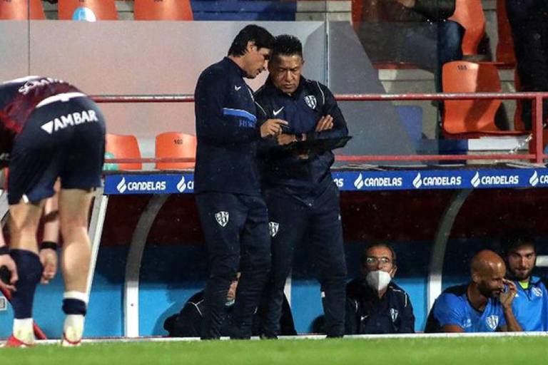 Nacho Ambriz perdió tercer juego seguido con el Huesca y fans ya piden cese