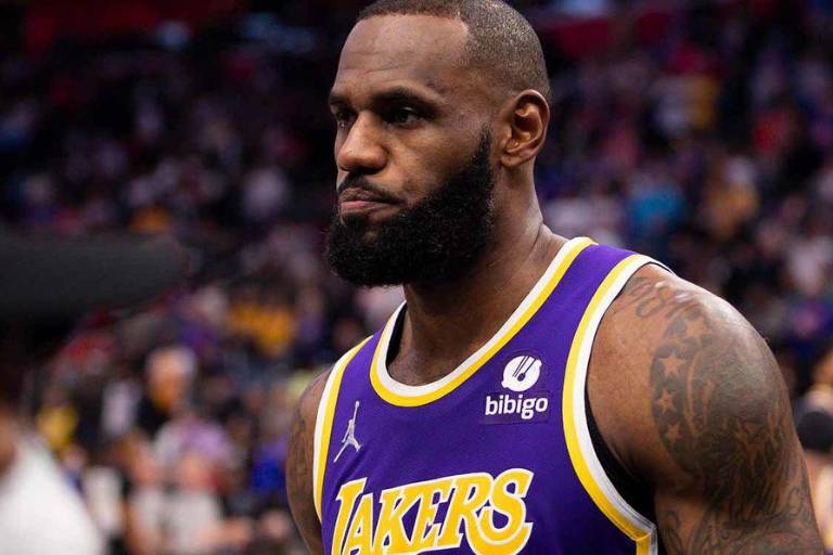 LeBron James ingresa al protocolo de salud y seguridad de la NBA y es baja en Lakers