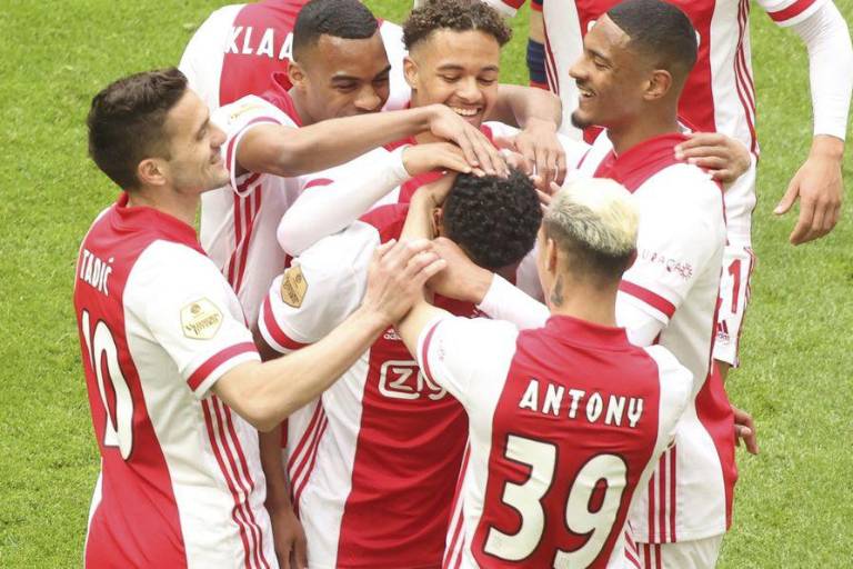 Edson Álvarez y Ajax conquistan título de la Eredivisie holandesa