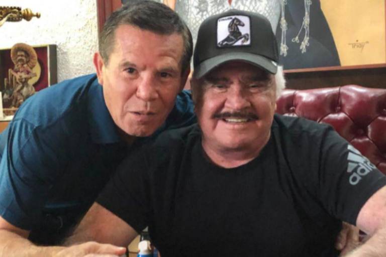 Julio César Chávez dedica conmovedor adiós a Vicente Fernández