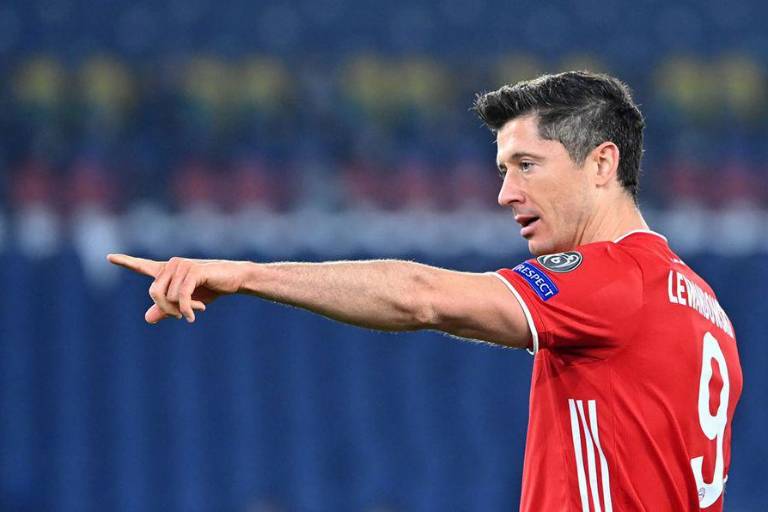 Robert Lewandowski, lesionado de la rodilla y baja con Polonia