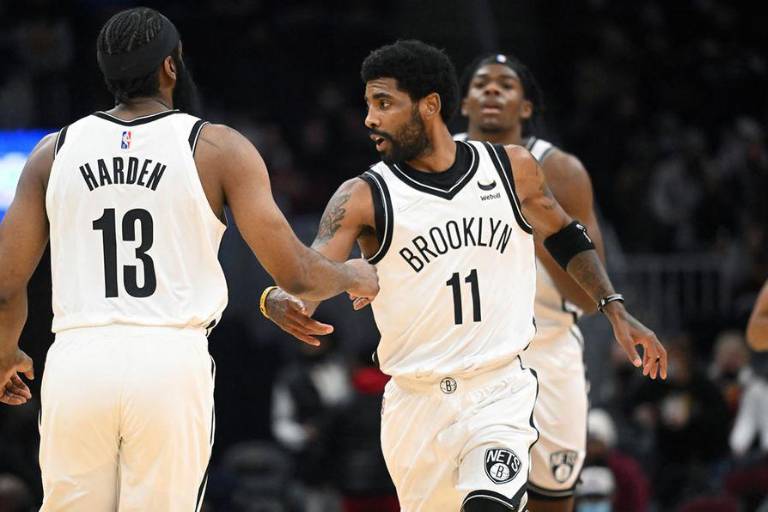 Kyrie Irving brilla con los Nets, pero pierden ante Cavaliers