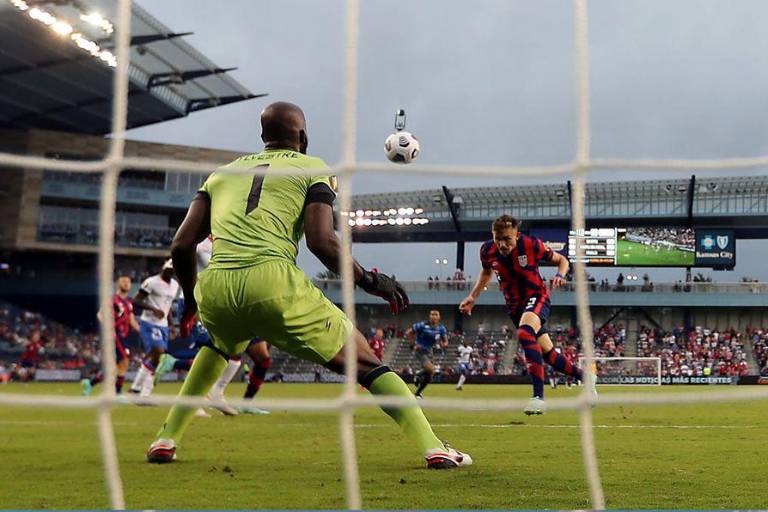 Con cuatro debuts, Estados Unidos vence 1-0 Haití en su primer juego de Copa Oro