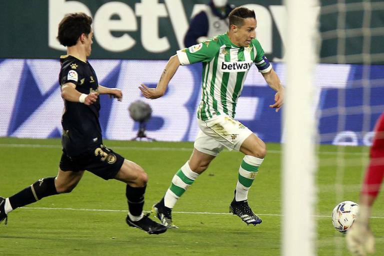 Betis imparable; remontó de último minuto al Alavés y sumó cuarta victoria al hilo