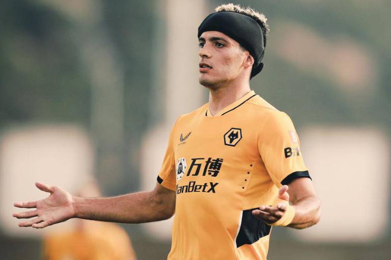 Raúl Jiménez sigue tomando ritmo con 60 minutos en amistoso ante Betis