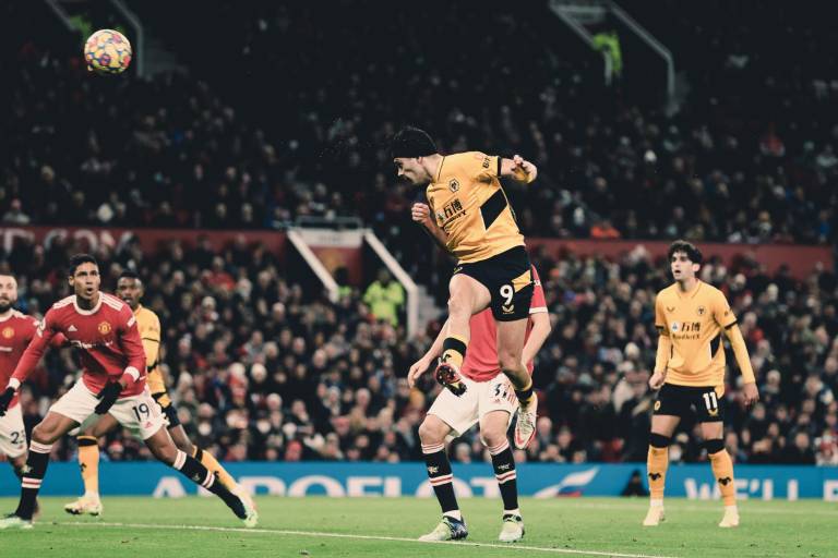 Wolves saca triunfo clave de Old Trafford ante Manchester United