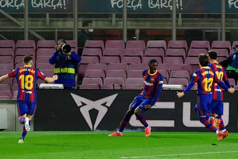 Barcelona gana al Valladolid en medio de polémica