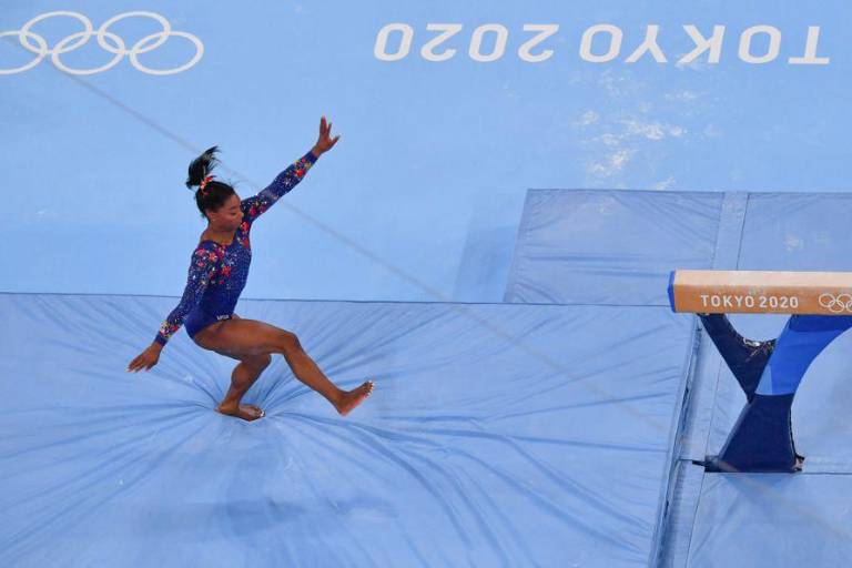 Un problema de salud mental obliga a Simone Biles a abandonar la final de gimnasia por equipos en Tokio 2020