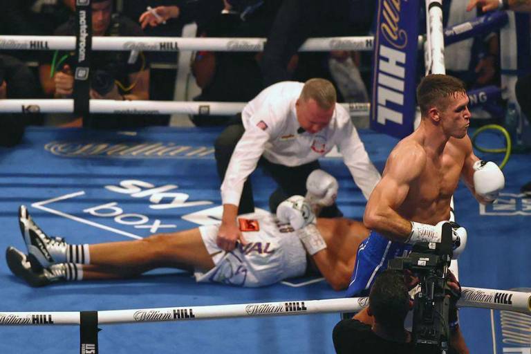 Lenin Castillo se convulsiona tras derechazo de Callum Smith