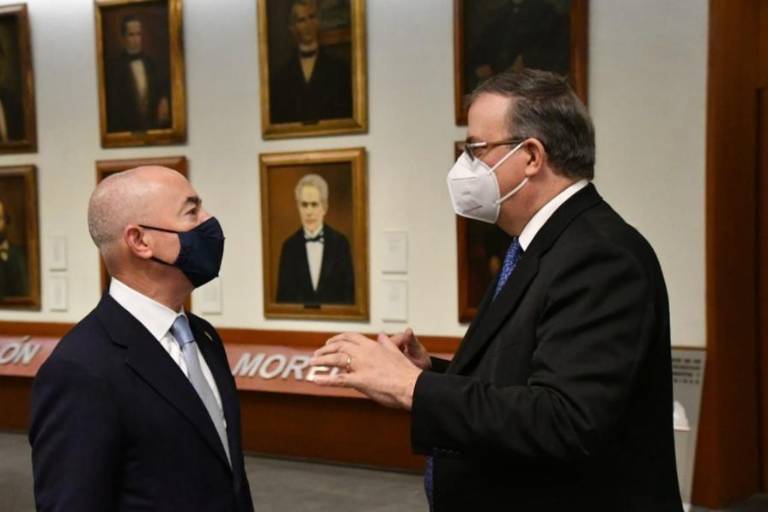 Frontera entre México y EU continuará cerrada al menos 2 meses más, afirma Mayorkas