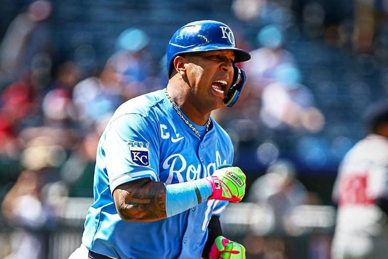 Salvador Pérez acuerda contrato de dos años con los Reales