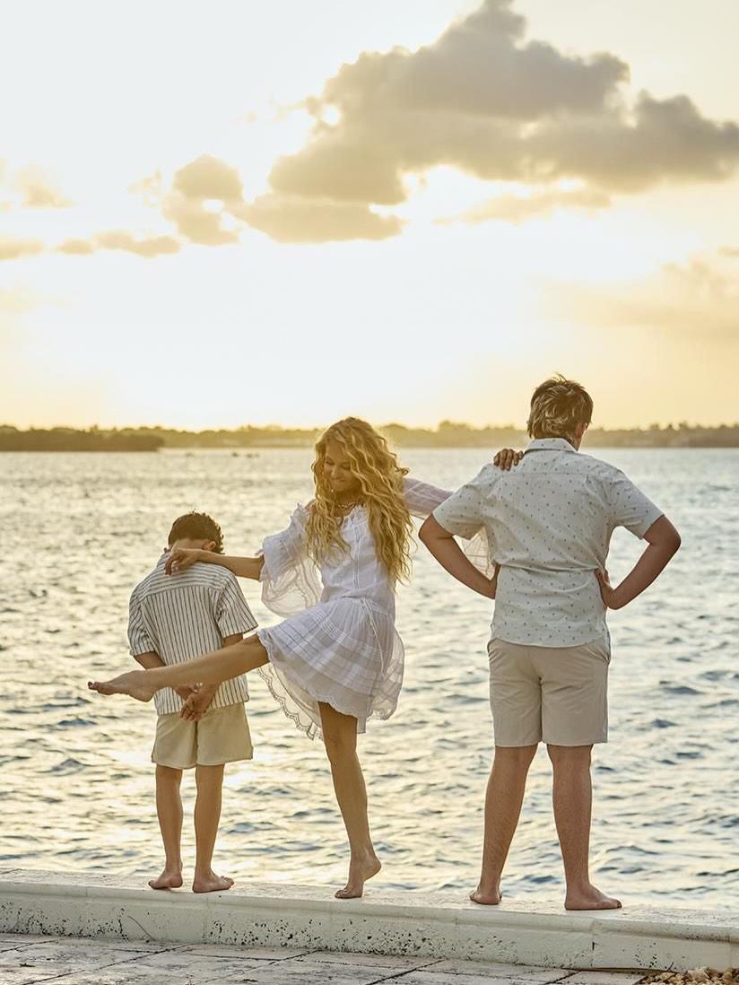 $!Paulina Rubio con sus hijos Eros y Andrea Nicolás.