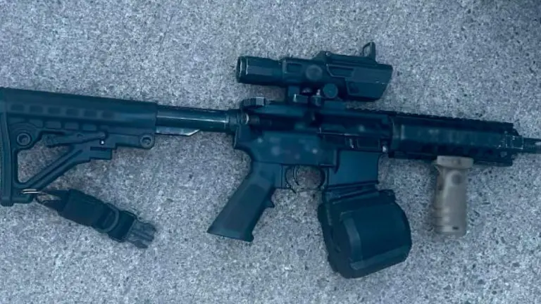 Un tribunal federal de San Diego condenó a 25 años de prisión a dos adolescentes vinculados al Cártel de Sinaloa por ataques armados ocurridos en 2024.