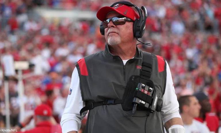 Bruce Arians renuncia como entrenador en jefe de los Buccaneers; Todd Bowles entra al quite