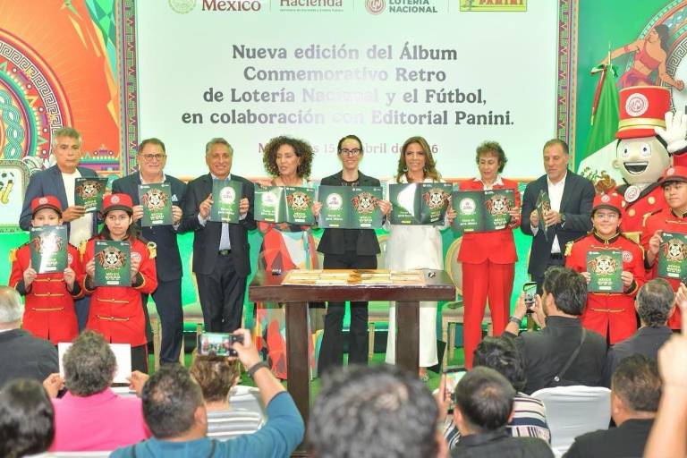 Como parte del mundial social, Lotería Nacional y Panini lanzan nueva edición gratuita del Álbum Retro de Fútbol que colecciona la memoria de México