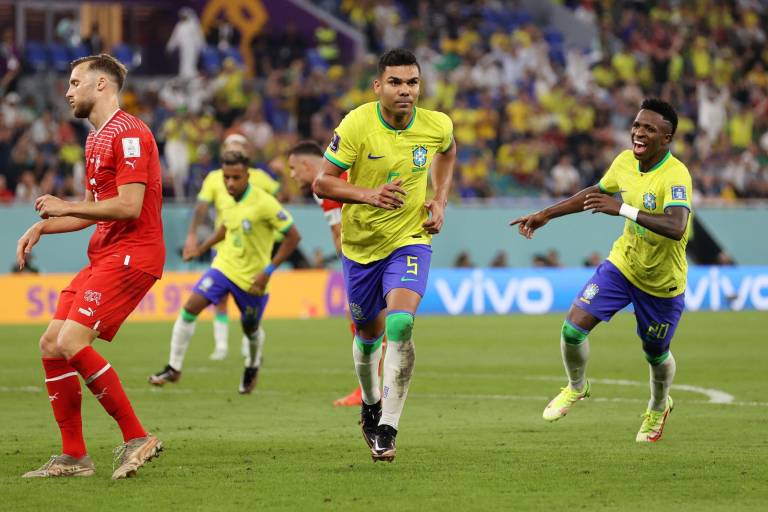 Casemiro anota golazo para meter a Brasil a los octavos de final de Qatar 2022