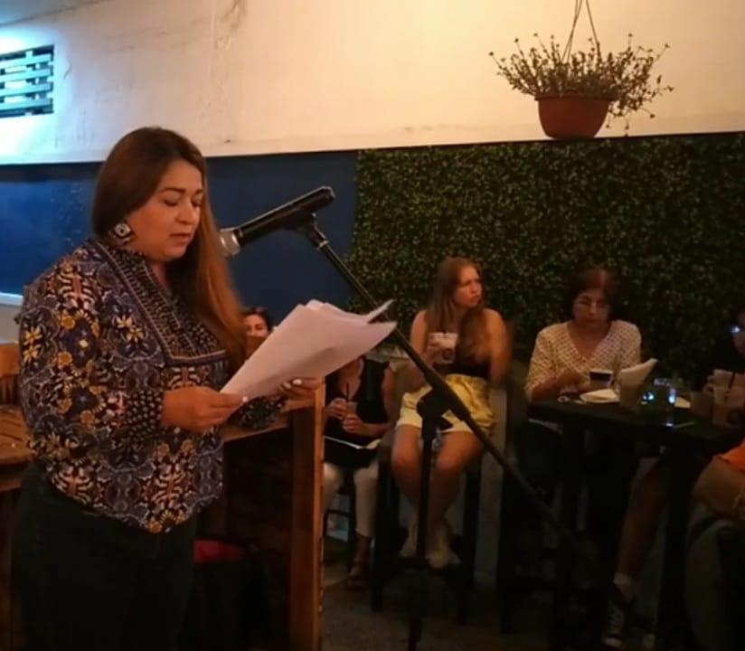 $!Karina Castillo fue una de las poetas que recitó en la velada.
