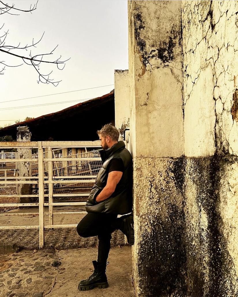 $!Alejandro Fernández visita el Rancho Los 3 Potrillos después de la muerte de Vicente Fernández