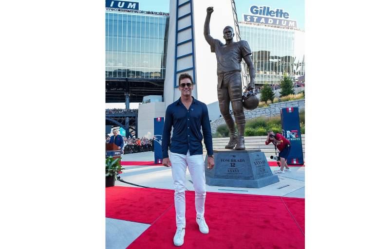 Tom Brady es inmortalizado en casa de Patriots con una estatua