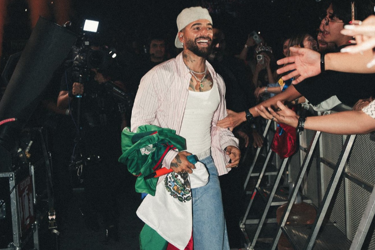 Regaña Maluma a fan por llevar bebé a su concierto en Ciudad de México