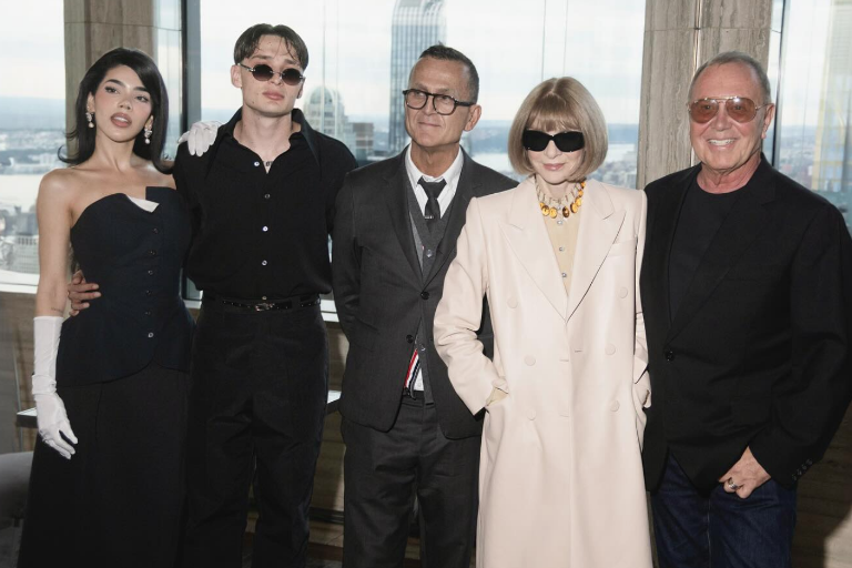 Deslumbran Peso Pluma y Kenia Os en la Semana de la Moda en Nueva York