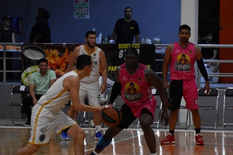 Piratas Basketball regresa a casa con la serie en desventaja