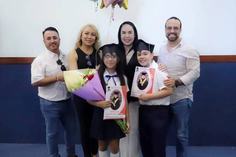Con divertida piscinada celebra Gael Gaxiola Valdez su graduación