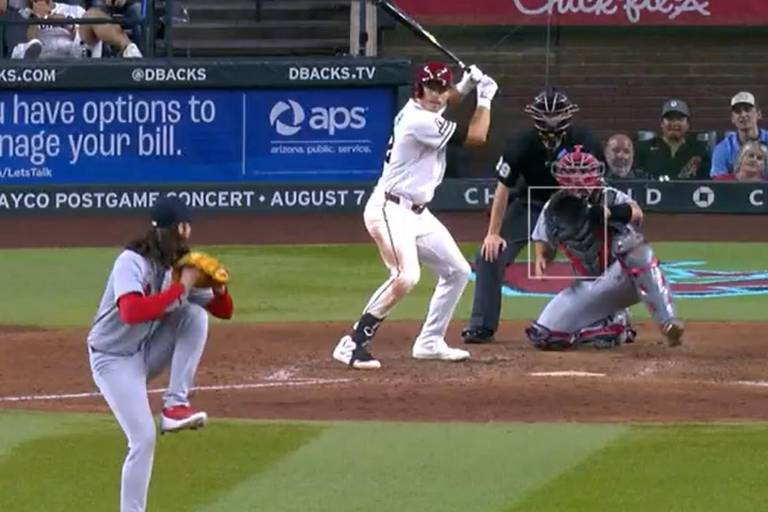 El sinaloense Luis Gastélum cargó con el revés ante los Diamonbacks en 10 entradas.