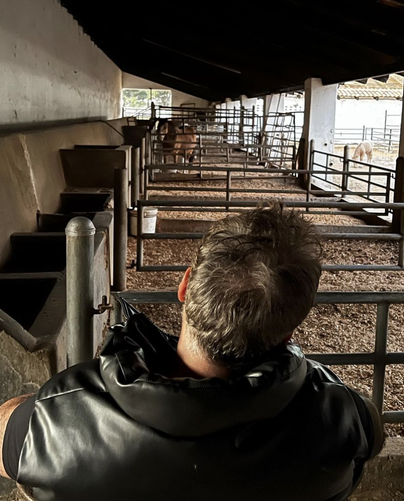 $!Alejandro Fernández visita el Rancho Los 3 Potrillos después de la muerte de Vicente Fernández