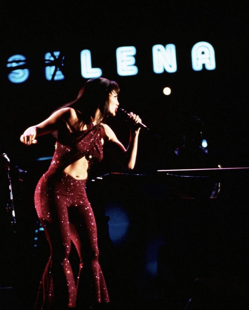 $!Jennifer Lopez celebra los 25 años de ‘Selena’, la película