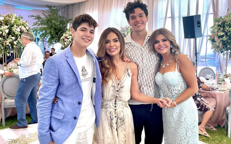 Hija de Itatí Cantoral realiza primera comunión y Gloria Trevi fue su madrina