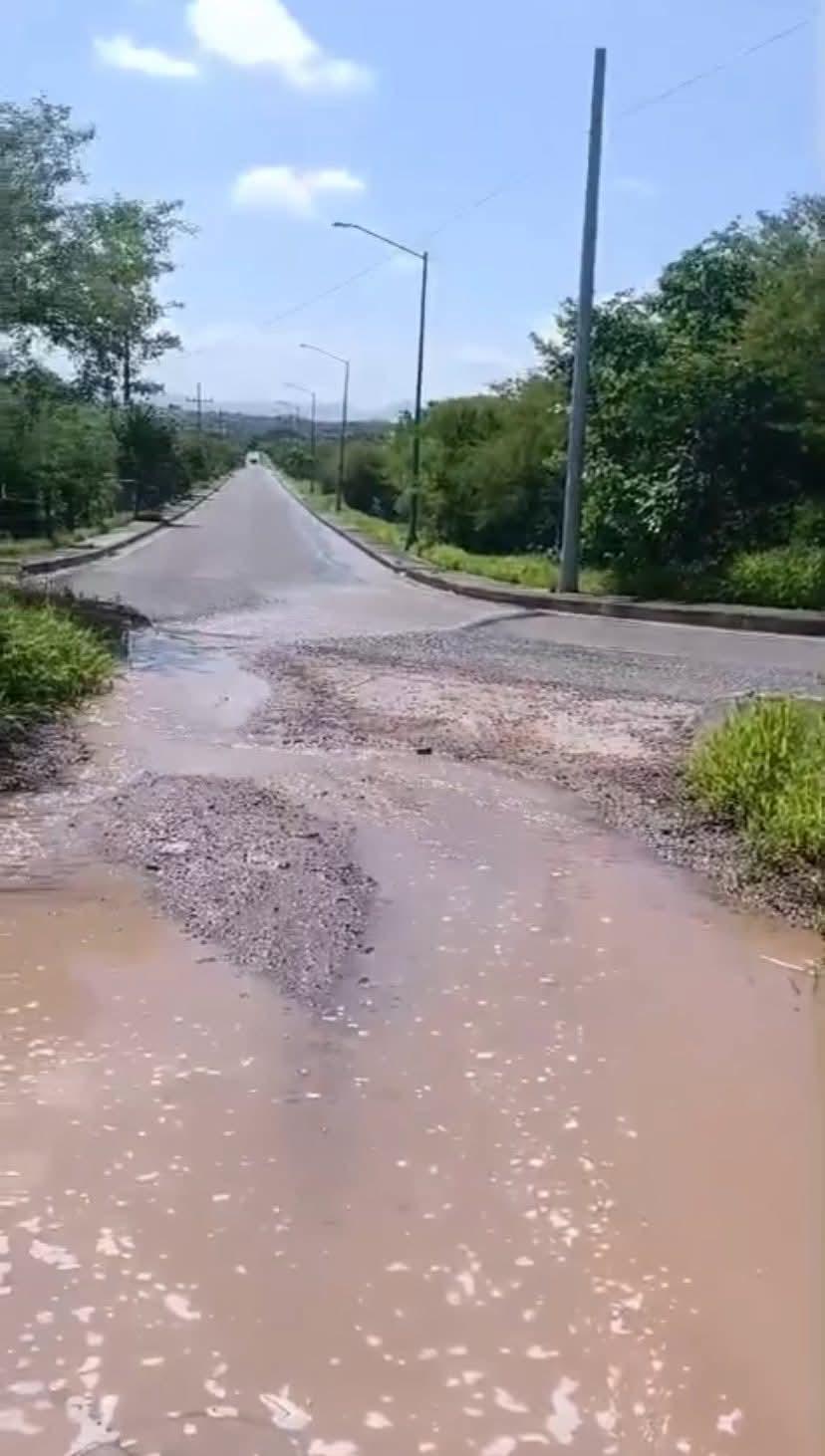 $!Por fuga en acueducto, Escuinapa se quedó sin suministro de agua potable