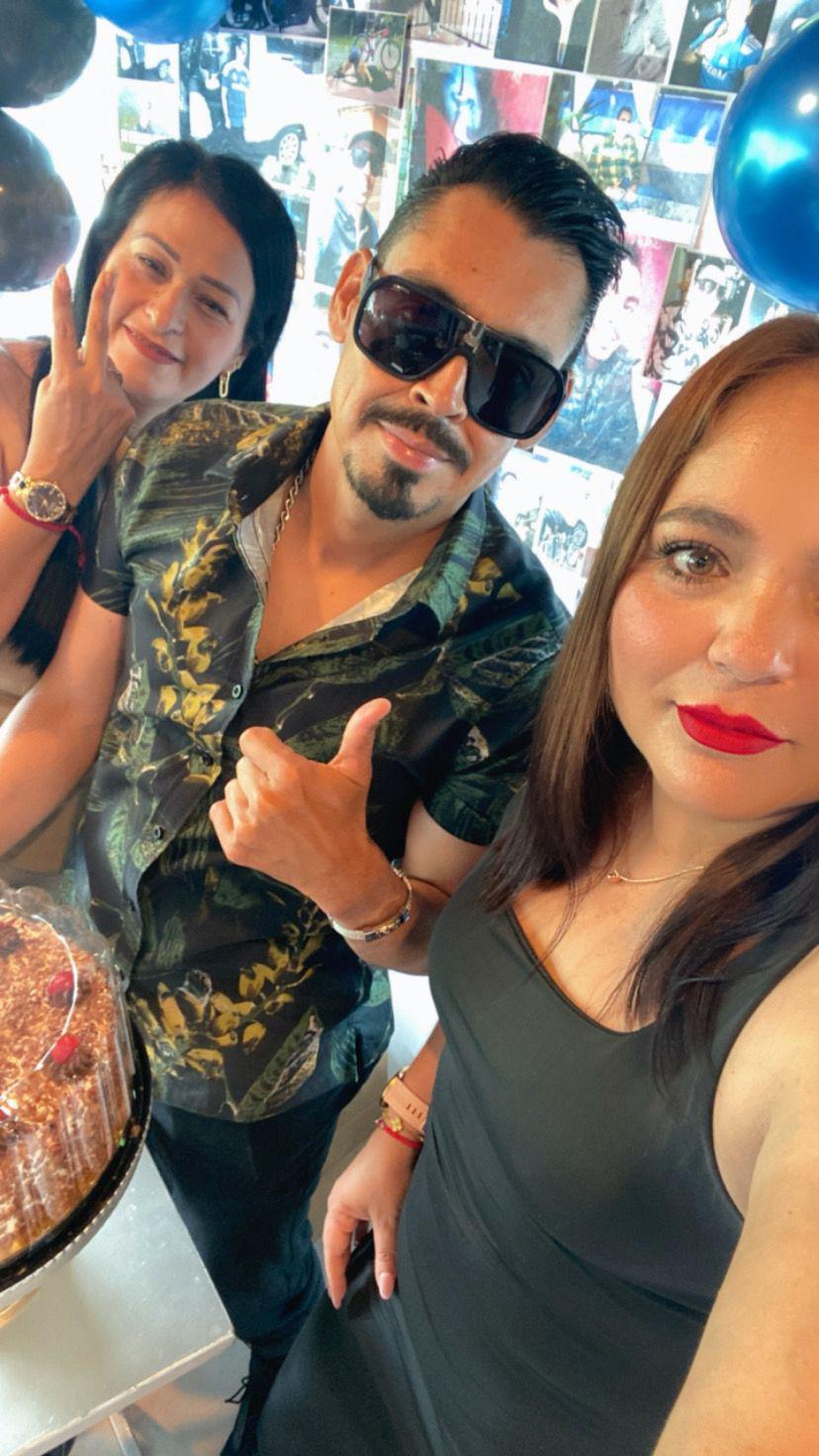 $!Sus amigas Lili y Lola acompañaron a Jeovanny en este momento especial.