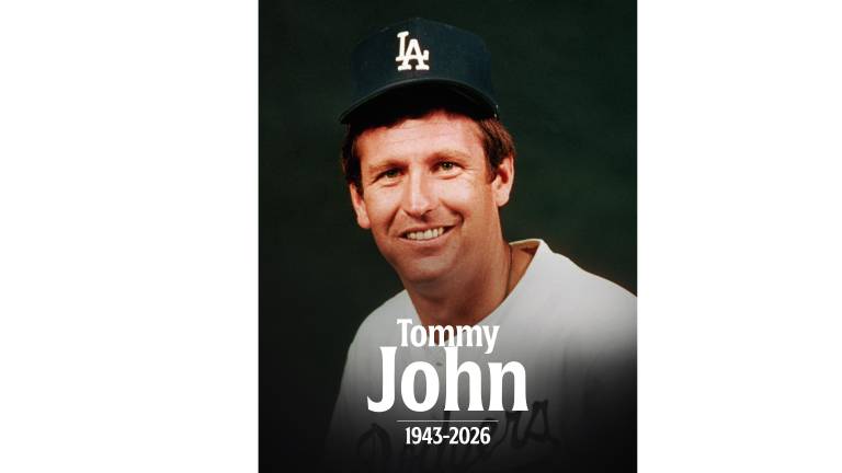 Tommy John, el pitcher que hizo historia dentro y fuera del montículo, fallece a los 83 años.