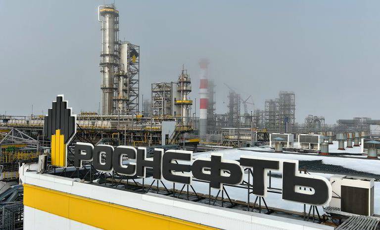 Joe Biden prohíbe compras de petróleo y gas ruso para ‘infligir más dolor a Putin’