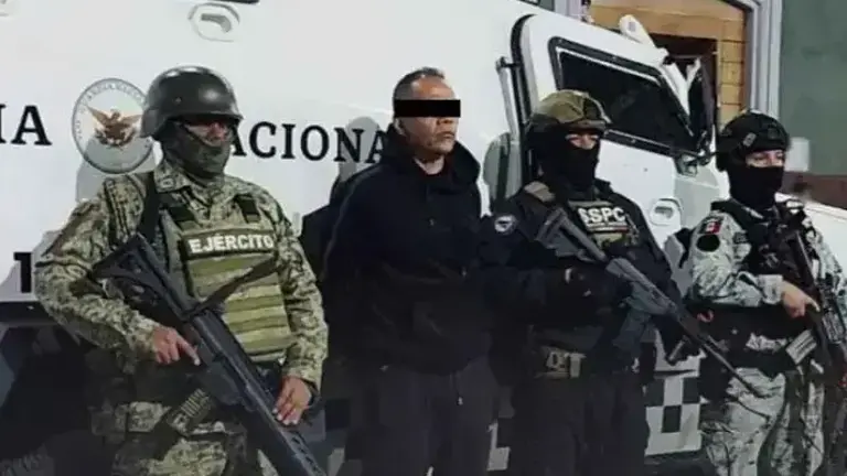 Detención de un presunto líder de un grupo criminal de Jalisco dedicado al reclutamiento de personas en “campos de adiestramiento”.