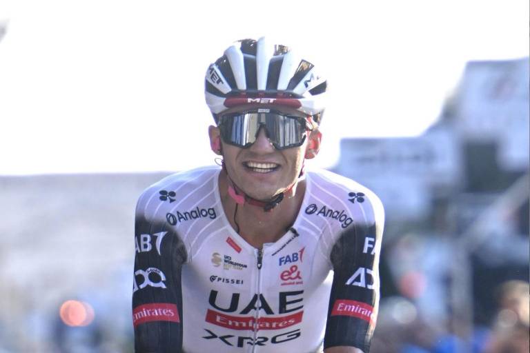 Isaac del Toro: Cómo es según los que corren con él, contra él y, sobre todo, detrás de él