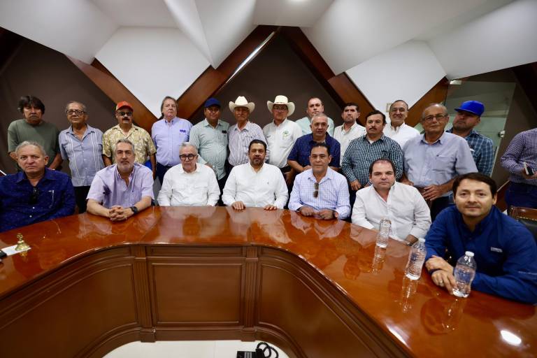 El Gobernador de Sinaloa Rubén Rocha Moya se reunió con dirigentes de productores de trigo.