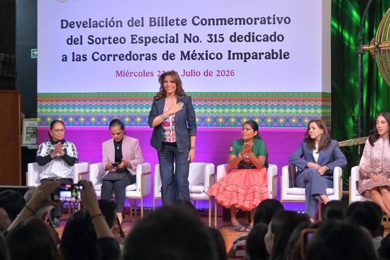 Con billete de su Sorteo Especial, Lotería Nacional reconoce a las corredoras de México Imparable