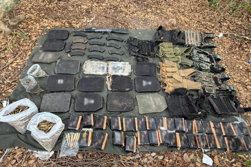 $!Capturan a cinco hombres y dos mujeres con casi 600 pastillas de fentanilo en Culiacán