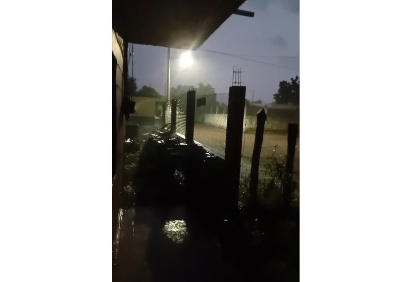 $!Se registran lluvias moderadas este lunes en Escuinapa