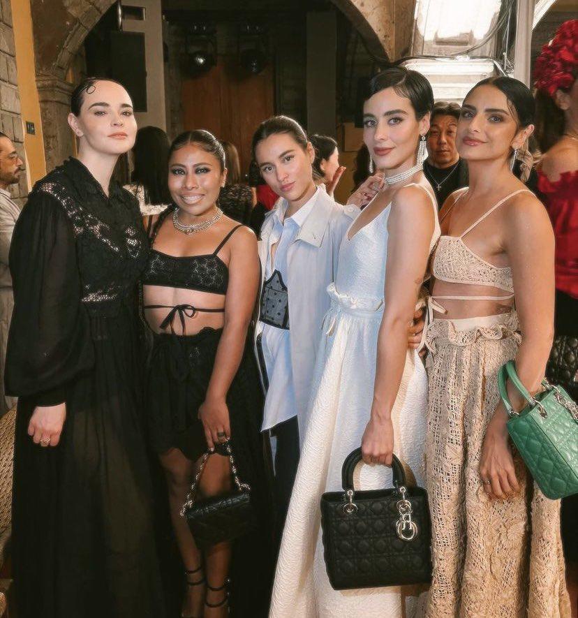 $!Estuvieron en primera fila Yalitza Aparicio, Aislinn Derbez y Esmeralda Pimentel, así como la influencer y fashion blogger Chantal Trujillo y Julie Hidalgo Chedraui.